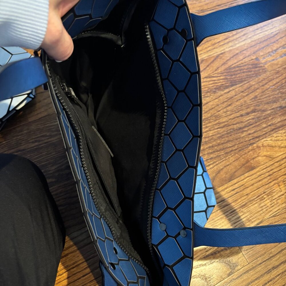 Emilio Pepe Geometric Tote - Picture 3 of 3